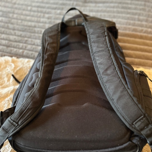 Oakley Backpack - Picture 6 of 9